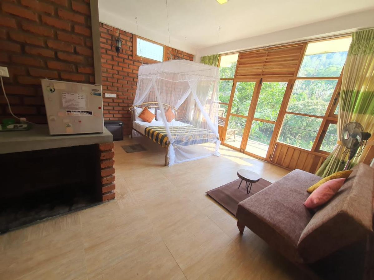 Lodge Ayubo Ella