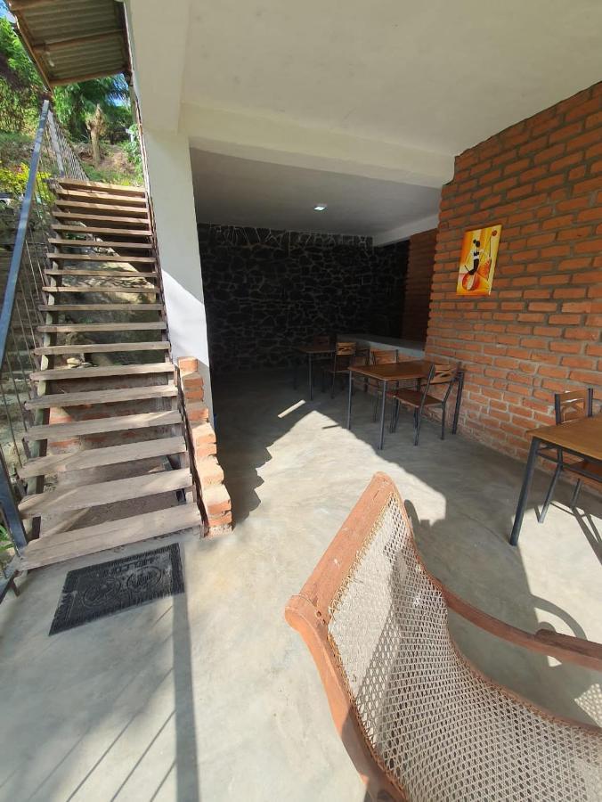 Ayubo * Ella